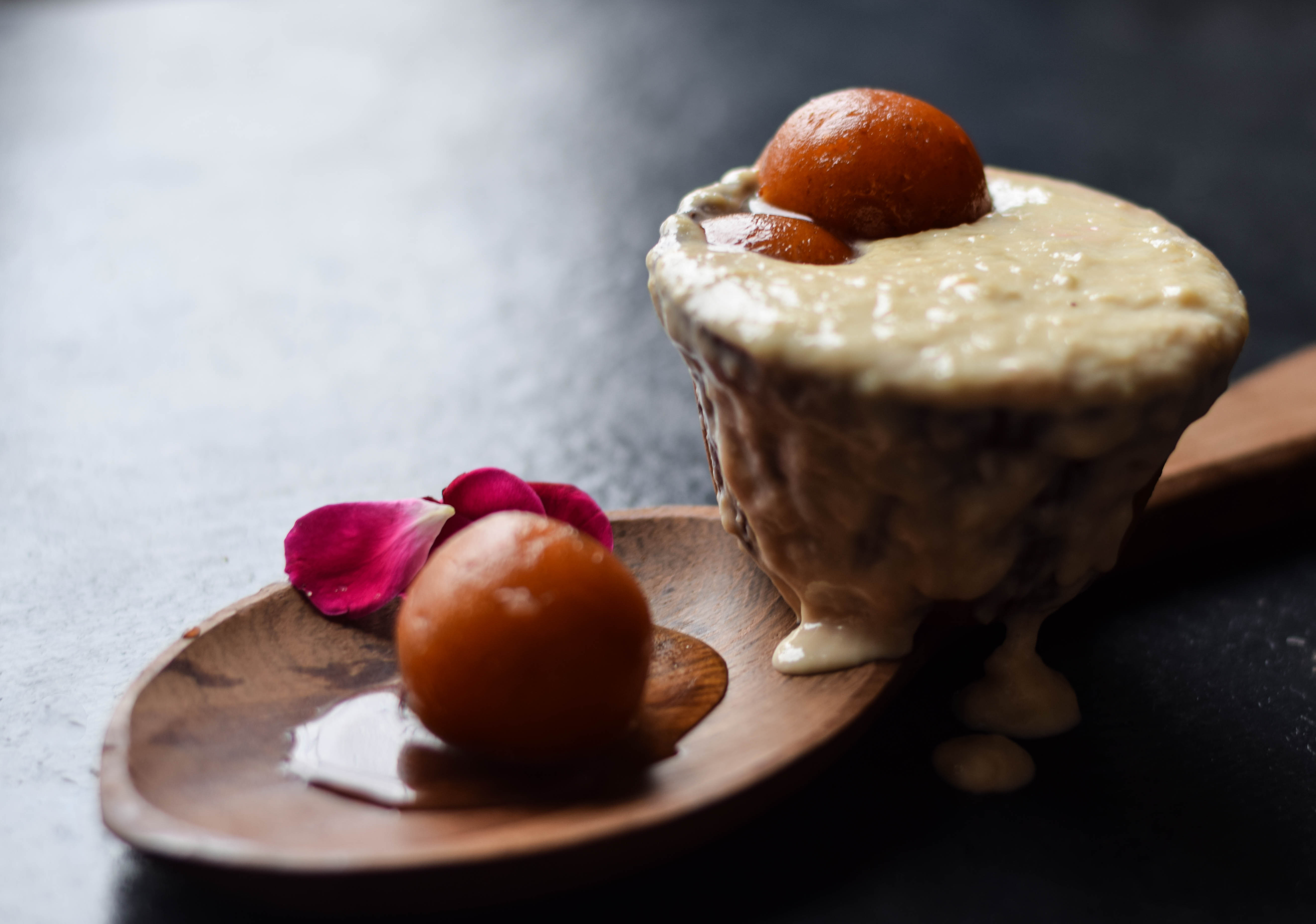 Gulab Jamun With Rabdi