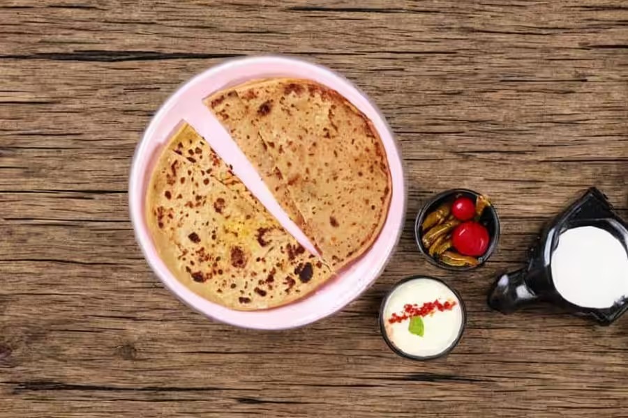 2 Paneer Aloo Paratha & Amul Masti Dahi [1 Cup, 85 Grams]
