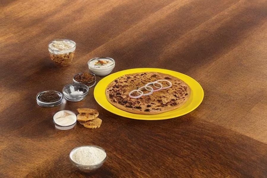 2 Butter Onion Paratha & Amul Masti Dahi [1 Cup, 85 Grams]