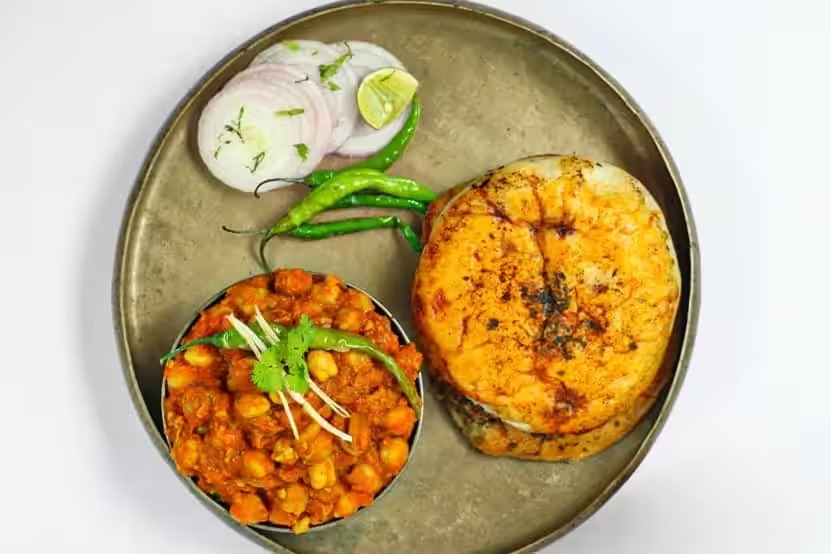 Cheese Chole [250 Ml] With 2 Cheese Masala Stuffed Kulcha