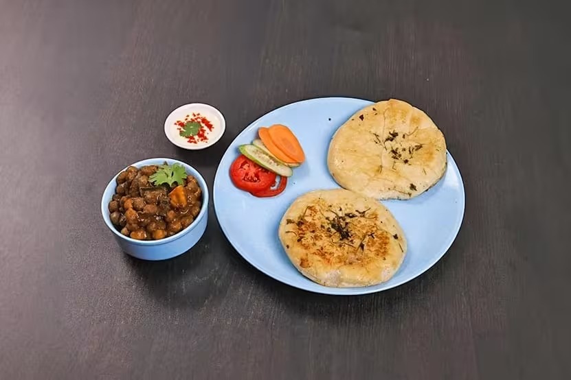 Cheese Chole [250 Ml] With 2 Cheese Stuffed Kulcha