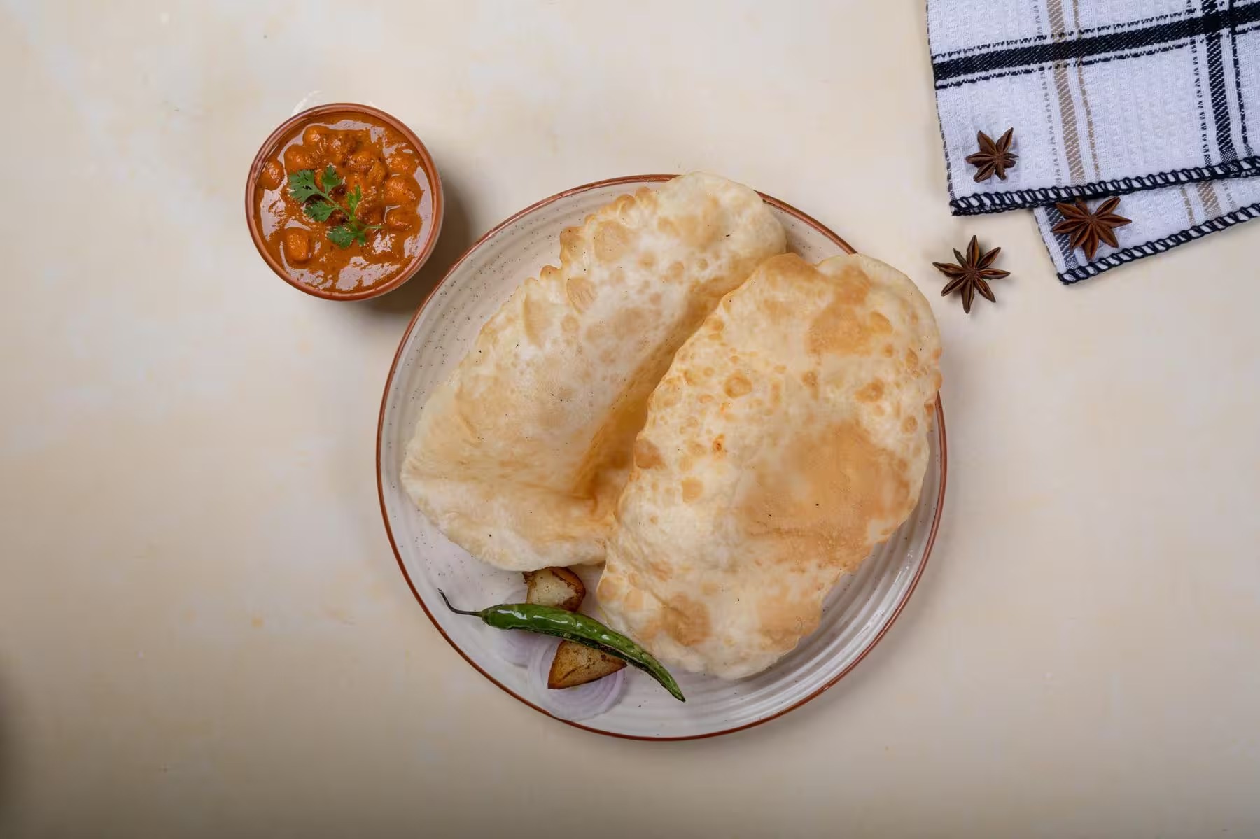 Classic Chole Bhature (2 pcs)